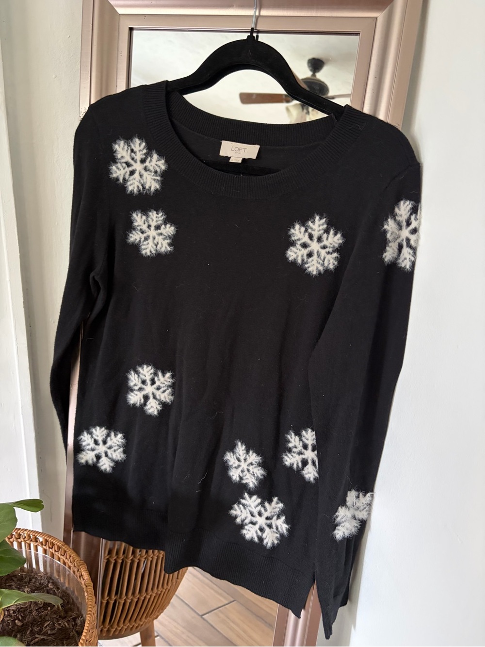 LOFT Outlet Petite Black Snowflake Sweater Size S Crewneck Holiday Winter